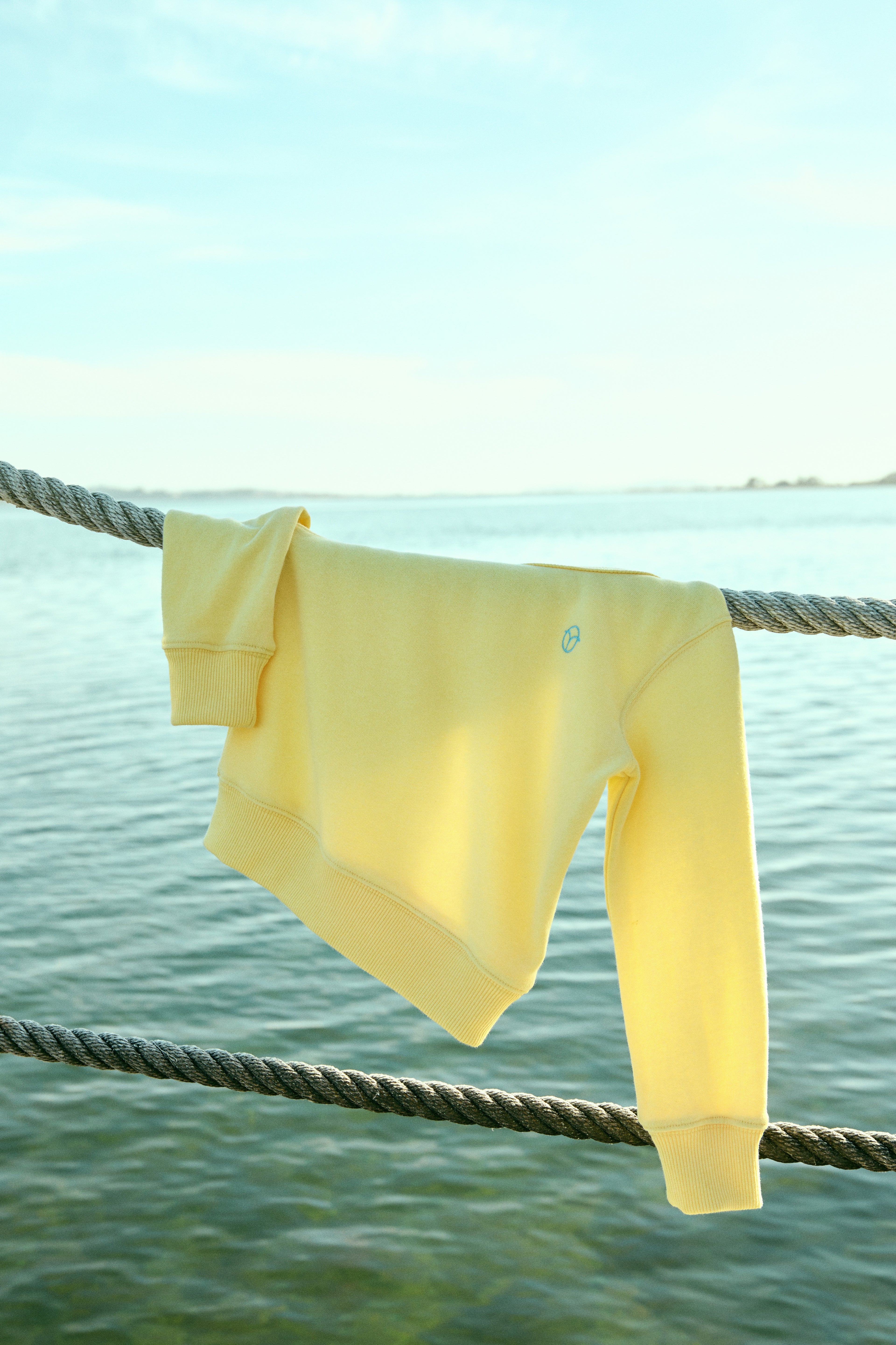 SUDADERA AMARILLA